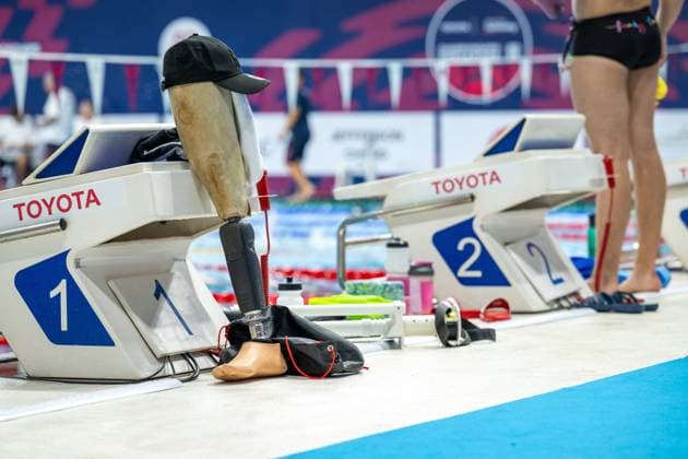 Impressions of Toyota World Para Swimming Championships 2025 TOYOTA WORLD PARA SWIMMING CHAMPIONSHIPS 2025 SINGAPORE OCBC Aquatic Centre - Singapore Sports Hub Day -1 Saturday, 2025 09 20 Prothesis, Caps and other things close to a start block