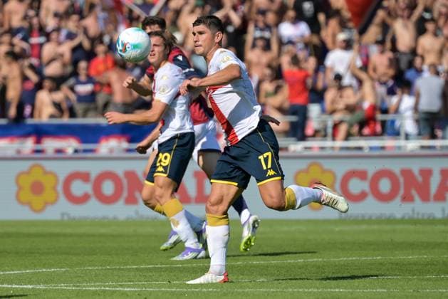 Genoa s Ruslan Malinovskyi portrait in action during Bologna FC vs Genoa CFC, Italian soccer Serie A match in Bologna, Italy, September 20 2025  Copyright: xAlessioxMarini IPAxSportx xipa-agency.netx xx IPA_65337800 IPA_Agency_IPA65337800