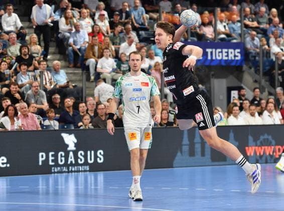 20.09.2025 - Handball - 1. Bundesliga DAIKIN HBL - Saison 2024 2025 - 5. Spieltag: HC Erlangen Metropolregion Nürnberg HCE - SC Magdeburg - OGo - xogox - Florian Scheerer (10, HC Erlangen HCE )