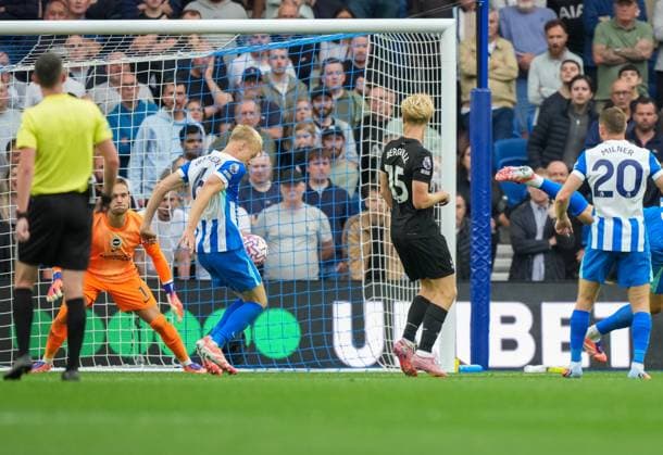 Brighton and Hove Albion v Tottenham Hotspur, Premier League, Football, Amex Stadium, Brighton, UK - 20 Sep 2025 GOAL ! Jan Paul van Hecke of Brighton & Hove Albion scores an own goal. Brighton Amex Stadium Brighton GBR, UK NEWSPAPERS OUT Copyright: xSeanxRyanx