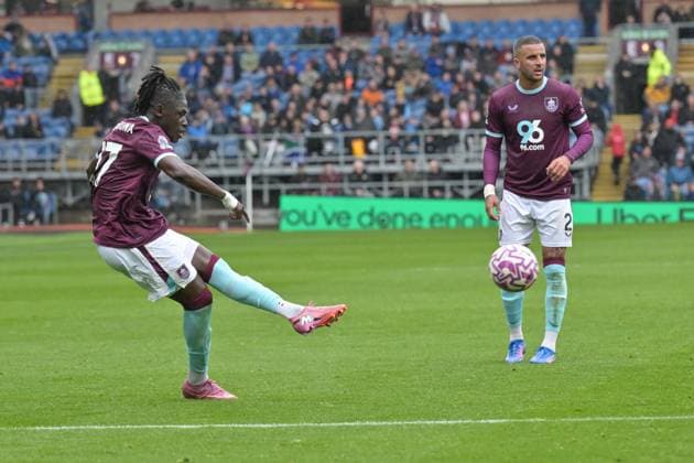20th September 2025; Turf Moor, Burnley, Lancashire, England; Premier League Football, Burnley versus Nottingham Forest; Loum Tchaouna of Burnley takes the free kick  LeexDurkin