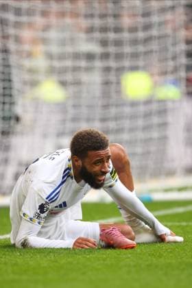 Wolverhampton Wanderers v Leeds United - Premier League Jayden Bogle of Leeds United is injured during the Premier League match between Wolverhampton Wanderers and Leeds United at Molineux on September 20, 2025 in Wolverhampton, England. Wolverhampton Molineux England United Kingdom Copyright: xEdxSykes Sportsphoto APLx 14135378