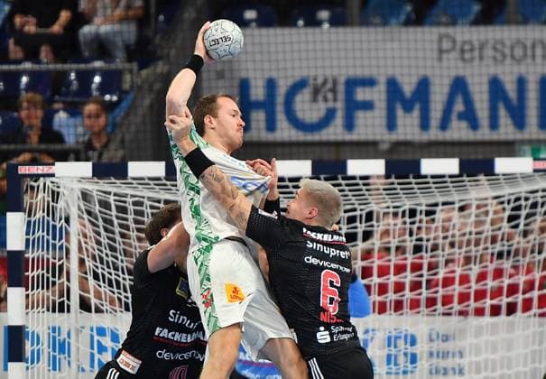 20.09.2025 - Handball - 1. Bundesliga DAIKIN HBL - Saison 2024 2025 - 5. Spieltag: HC Erlangen Metropolregion Nürnberg HCE - SC Magdeburg - OGo - xogox - Florian Scheerer (10, HC Erlangen HCE ) Felix Claar (7, SC Magdeburg ) Marek Nissen (6, HC Erlangen HCE )