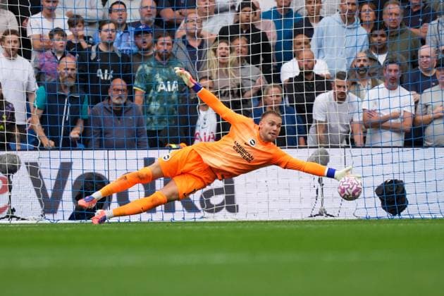 Brighton and Hove Albion v Tottenham Hotspur, Premier League, Football, Amex Stadium, Brighton, UK - 20 Sep 2025 Bart Verbruggen of Brighton & Hove Albion saves a close shot. Brighton Amex Stadium Brighton GBR, UK NEWSPAPERS OUT Copyright: xSeanxRyanx