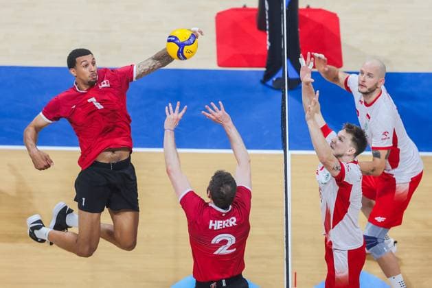 (250920) -- PASAY CITY, Sept. 20, 2025 -- Daenan Gyimah (1st L) of Canada competes during the round of 16 match between Poland and Canada at the FIVB Men s World Championship, WM, Weltmeisterschaft 2025 in Pasay City, the Philippines, on Sept. 20, 2025. ) (SP)THE PHILIPPINES-PASAY CITY-FIVB MEN S WORLD CHAMPIONSHIP 2025-POLAND VS CANADA RouellexUmali 