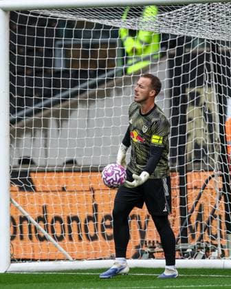 Wolverhampton Wanderers v Leeds United - Premier League Alex Cairns of Leeds United warms up during the Premier League match between Wolverhampton Wanderers and Leeds United at Molineux in Wolverhampton, England, on September 20, 2025. Wolverhampton West Midlands United Kingdom  Copyright: xMIxNewsx originalFilename:fletcher-wolverha250920_npget.jpg