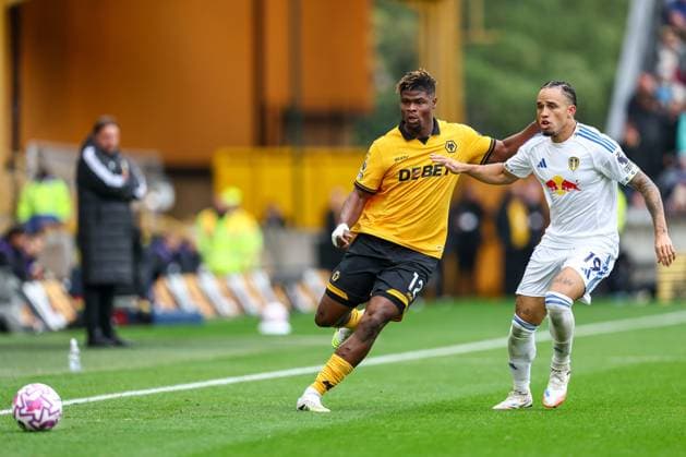 Wolverhampton Wanderers v Leeds United - Premier League Emmanuel Agbadou of Wolverhampton Wanderers and Noah Okafor of Leeds United are in action during the Premier League match between Wolverhampton Wanderers and Leeds United at Molineux in Wolverhampton, England, on September 20, 2025. Wolverhampton West Midlands United Kingdom  Copyright: xMIxNewsx originalFilename:fletcher-wolverha250920_npSOd.jpg