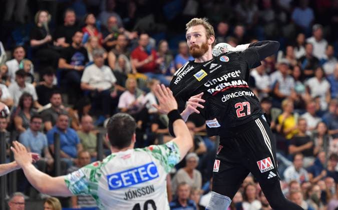 20.09.2025 - Handball - 1. Bundesliga DAIKIN HBL - Saison 2024 2025 - 5. Spieltag: HC Erlangen Metropolregion Nürnberg HCE - SC Magdeburg - OGo - xogox - Elvar Örn Jonsson (19, SC Magdeburg ) Antonio Metzner (27, HC Erlangen HCE )
