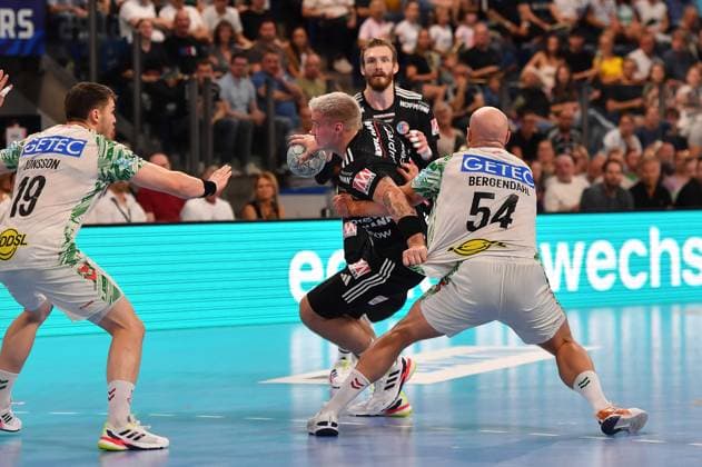 20.09.2025 - Handball - 1. Bundesliga DAIKIN HBL - Saison 2024 2025 - 5. Spieltag: HC Erlangen Metropolregion Nürnberg HCE - SC Magdeburg - OGo - xogox - Elvar Örn Jonsson (19, SC Magdeburg ) Marek Nissen (6, HC Erlangen HCE ) Oscar Bergendahl (54, SC Magdeburg )