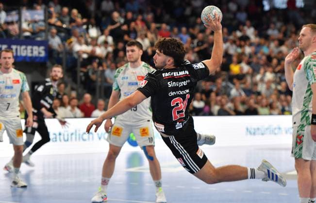 20.09.2025 - Handball - 1. Bundesliga DAIKIN HBL - Saison 2024 2025 - 5. Spieltag: HC Erlangen Metropolregion Nürnberg HCE - SC Magdeburg - OGo - xogox - Hans Lukas Willax (24, HC Erlangen HCE )