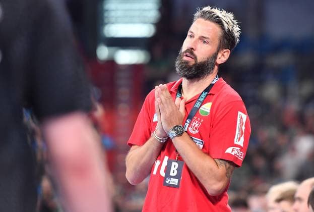 20.09.2025 - Handball - 1. Bundesliga DAIKIN HBL - Saison 2024 2025 - 5. Spieltag: HC Erlangen Metropolregion Nürnberg HCE - SC Magdeburg - OGo - xogox - Bennet Wiegert (Trainer, SC Magdeburg )