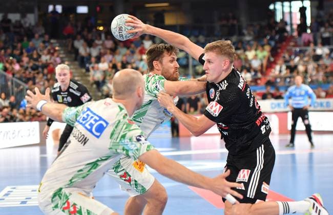 20.09.2025 - Handball - 1. Bundesliga DAIKIN HBL - Saison 2024 2025 - 5. Spieltag: HC Erlangen Metropolregion Nürnberg HCE - SC Magdeburg - OGo - xogox - Daniel Pettersson (11, SC Magdeburg ) Sander Andreassen Overjordet ( 8, HC Erlangen HCE )