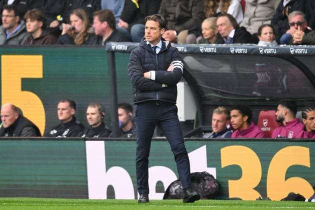 Burnley v Nottingham Forest - Premier League Scott Parker manages Burnley during the Premier League match between Burnley and Nottingham Forest at Turf Moor in Burnley, England, on September 20, 2025. Burnley Lancashire United Kingdom  Copyright: xMIxNewsx originalFilename:fletcher-burnleyv250920_nplhO.jpg
