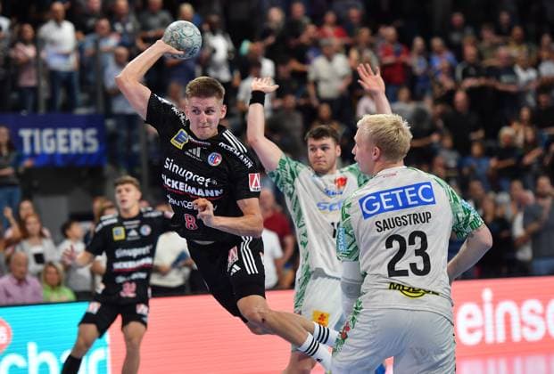 20.09.2025 - Handball - 1. Bundesliga DAIKIN HBL - Saison 2024 2025 - 5. Spieltag: HC Erlangen Metropolregion Nürnberg HCE - SC Magdeburg - OGo - xogox - Sander Andreassen Overjordet ( 8, HC Erlangen HCE )