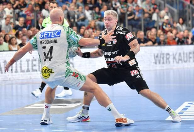 20.09.2025 - Handball - 1. Bundesliga DAIKIN HBL - Saison 2024 2025 - 5. Spieltag: HC Erlangen Metropolregion Nürnberg HCE - SC Magdeburg - OGo - xogox - Oscar Bergendahl (54, SC Magdeburg ) Marek Nissen (6, HC Erlangen HCE )