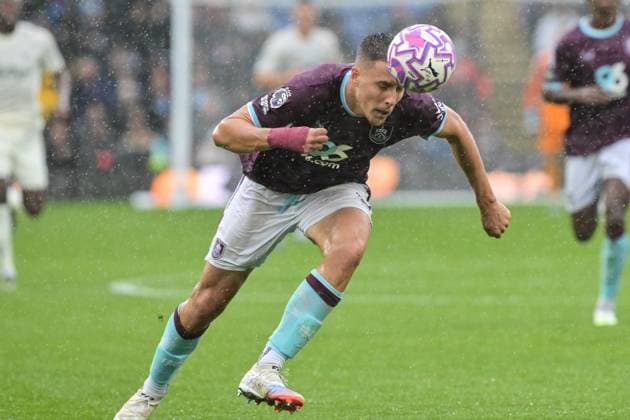 20th September 2025; Turf Moor, Burnley, Lancashire, England; Premier League Football, Burnley versus Nottingham Forest; Maxime Esteve heads the ball back to Martin Dubravka of Burnley  LeexDurkin