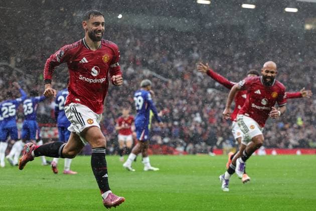 Premier League Manchester United, ManU v Chelsea Bruno Fernandes of Manchester United celebrates his goal to make it 1-0 during the Premier League match Manchester United vs Chelsea at Old Trafford, Manchester, United Kingdom, 20th September 2025 (Photo by Mark Cosgrove News Images) Manchester Old Trafford Greater Manchester United Kingdom Copyright: xMarkxCosgrove NewsxImagesx