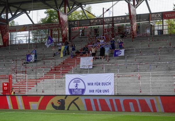 Fußball, Frauen, Saison 2025 2026, Google Pixel Frauen-Bundesliga (3. Spieltag), 1. FC Union Berlin - SGS Essen, Gästeblock, Fans von Essen, 20.09. 2025, Copyright: xMatthiasxKochx