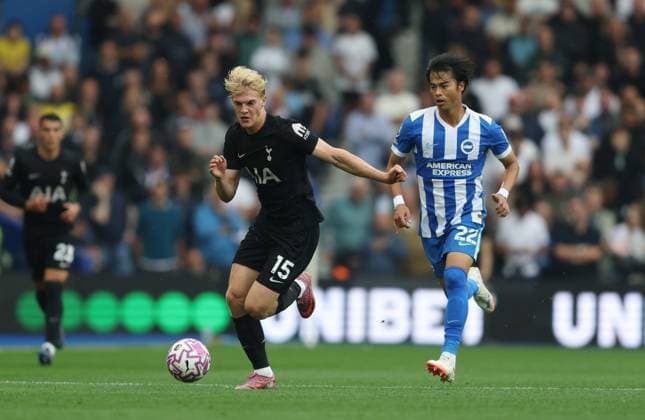 250920 Lucas Bergvall of Tottenham during the Premier League football match between Brighton and Tottenham on September 20, 2025 in Brighton. Photo: Bildbyran EXT BILDBYRAN kod XY XY0077 fotboll football soccer fotball premier league brighton - tottenham bbeng Copyright: BILDBYRANxEXT BB250920ZY065