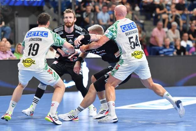 20.09.2025 - Handball - 1. Bundesliga DAIKIN HBL - Saison 2024 2025 - 5. Spieltag: HC Erlangen Metropolregion Nürnberg HCE - SC Magdeburg - OGo - xogox - Elvar Örn Jonsson (19, SC Magdeburg ) Antonio Metzner (27, HC Erlangen HCE ) Marek Nissen (6, HC Erlangen HCE ) Oscar Bergendahl (54, SC Magdeburg )