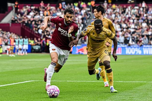 West Ham United v Crystal Palace - Premier League Lucas Paqueta (10 West Ham) is challenged by Tyrick Mitchell (3 Crystal Palace) during the Premier League match between West Ham United and Crystal Palace at the London Stadium in Stratford, United Kingdom, on September 20, 2025. Stratford Greater London United Kingdom  Copyright: xMIxNewsx originalFilename:fletcher-westhamu250920_npuvh.jpg