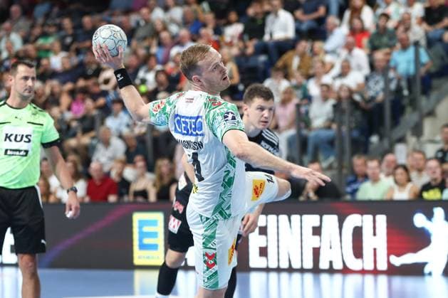 20.09.2025, xgox, Handball - Daikin HBL, HC Erlangen - SC Magdeburg emspor, v.l. Omar Ingi Magnusson (Magdeburg, 14) beim Siebenmeter Nuernberg