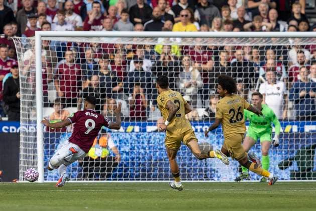 Football - 2025 2026 Premier League - West Ham United vs Crystal Palace - London Stadium - Saturday 20th September 2025 Callum Wilson (West Ham United) misses the cross as he mis times his run COLORSPORT DANIEL BEARHAM  csp_whu_cry_db_20092025_