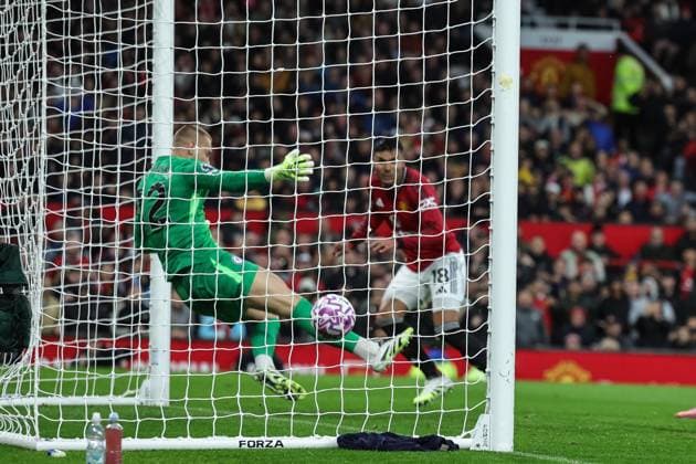 Premier League Manchester United, ManU v Chelsea Casemiro of Manchester United scores to make it 2-0 during the Premier League match Manchester United vs Chelsea at Old Trafford, Manchester, United Kingdom, 20th September 2025 (Photo by Mark Cosgrove News Images) Manchester Old Trafford Greater Manchester United Kingdom Copyright: xMarkxCosgrove NewsxImagesx