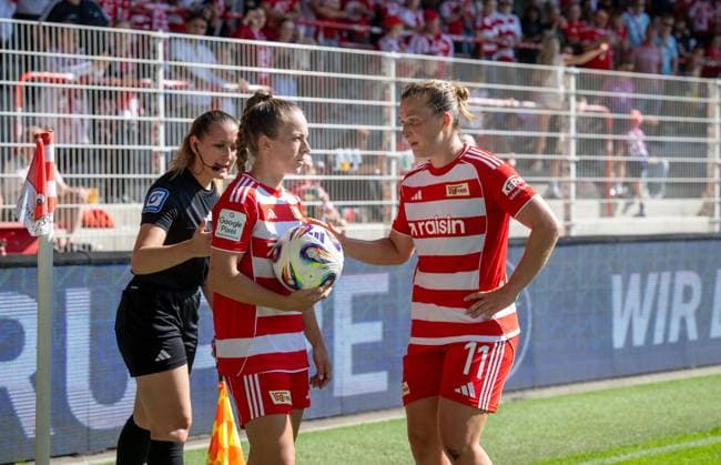 Fußball, Frauen, Saison 2025 2026, Google Pixel Frauen-Bundesliga (3. Spieltag), 1. FC Union Berlin - SGS Essen (2:0), v. l. Lisa Heiseler (1. Frauen 1. FC Union), Dina Orschmann (1. Frauen 1. FC Union), 20.09. 2025, Copyright: xMatthiasxKochx