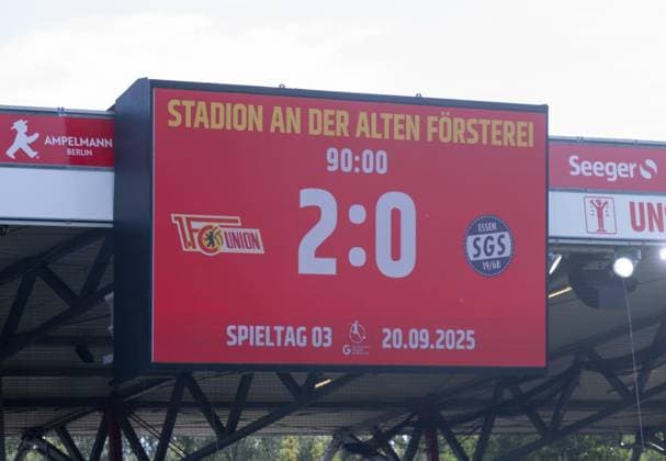 Fußball, Frauen, Saison 2025 2026, Google Pixel Frauen-Bundesliga (3. Spieltag), 1. FC Union Berlin - SGS Essen (2:0), Anzeigetafel mit 2:0-Endstand, 20.09. 2025, Copyright: xMatthiasxKochx