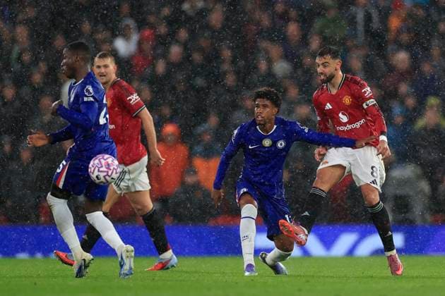 Manchester United, ManU v Chelsea Premier League 20 09 2025. Bruno Fernandes (8) of Manchester United clears the ball upfield during the Premier League match between Manchester United and Chelsea at Old Trafford, Manchester, England on 20 September 2025. Manchester Old Trafford Greater Manchester England Editorial use only DataCo restrictions apply See www.football-dataco.com , Copyright: xConorxMolloyx PSI-22864-0051