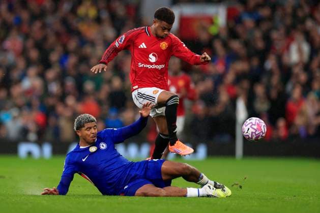 Manchester United, ManU v Chelsea Premier League 20 09 2025. Wesley Fofana (29) of Chelsea challenges Amad Diallo (16) of Manchester United during the Premier League match between Manchester United and Chelsea at Old Trafford, Manchester, England on 20 September 2025. Manchester Old Trafford Greater Manchester England Editorial use only DataCo restrictions apply See www.football-dataco.com , Copyright: xConorxMolloyx PSI-22864-0052