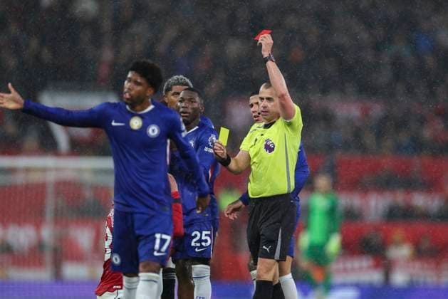 Manchester United, ManU FC v Chelsea FC, Premier League Referee Peter Bankes shows the red card to Manchester United midfielder Casemiro (18) during the Manchester United FC v Chelsea FC English Premier League match at Old Trafford, Manchester, England, United Kingdom on 20 September 2025 Credit: Phil Duncan Every Second Media Editorial use only. All images are copyright Every Second Media Limited. No images may be reproduced without prior permission. All rights reserved. Premier League and Football League images are subject to licensing agreements with Football DataCo Limited. see https: www.football-dataco.com Copyright: xIMAGO EveryxSecondxMediax ESM-1592-0051 PhilxDuncanx xEveryxSecondxMediax