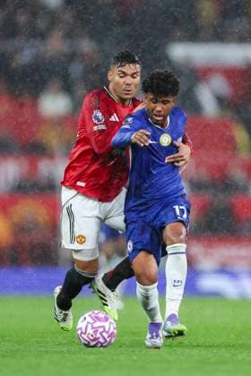 Manchester United, ManU FC v Chelsea FC, Premier League Manchester United midfielder Casemiro (18) tackle on Chelsea midfielder Andrey Santos (17) during the Manchester United FC v Chelsea FC English Premier League match at Old Trafford, Manchester, England, United Kingdom on 20 September 2025 Credit: Phil Duncan Every Second Media Editorial use only. All images are copyright Every Second Media Limited. No images may be reproduced without prior permission. All rights reserved. Premier League and Football League images are subject to licensing agreements with Football DataCo Limited. see https: www.football-dataco.com Copyright: xIMAGO EveryxSecondxMediax ESM-1592-0054 PhilxDuncanx xEveryxSecondxMediax