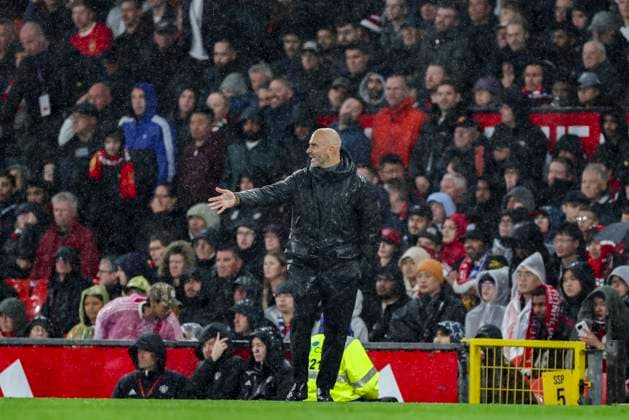 Manchester United, ManU FC v Chelsea FC, Premier League Chelsea Manager Enzo Maresca ITA gestures during the Manchester United FC v Chelsea FC English Premier League match at Old Trafford, Manchester, England, United Kingdom on 20 September 2025 Credit: Phil Duncan Every Second Media Editorial use only. All images are copyright Every Second Media Limited. No images may be reproduced without prior permission. All rights reserved. Premier League and Football League images are subject to licensing agreements with Football DataCo Limited. see https: www.football-dataco.com Copyright: xIMAGO EveryxSecondxMediax ESM-1592-0060 PhilxDuncanx xEveryxSecondxMediax
