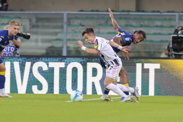 CALCIO - Serie A - Hellas Verona FC vs Juventus FC Francisco Conceicao of Juventus FC play the ball during Hellas Verona FC vs Juventus FC, 4Â° Serie A Enilive 2025-26 game at Marcantonio Bentegodi stadium in Verona (VR), Italy, on September 20, 2025. Verona Italy  Copyright: xIPAxSport ABACAx