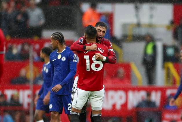 Manchester United, ManU FC v Chelsea FC, Premier League Manchester United midfielder Bruno Fernandes (8) scores a GOAL 1-0 and celebrates with Manchester United midfielder Casemiro (18) during the Manchester United FC v Chelsea FC English Premier League match at Old Trafford, Manchester, England, United Kingdom on 20 September 2025 Credit: Phil Duncan Every Second Media Editorial use only. All images are copyright Every Second Media Limited. No images may be reproduced without prior permission. All rights reserved. Premier League and Football League images are subject to licensing agreements with Football DataCo Limited. see https: www.football-dataco.com Copyright: xIMAGO EveryxSecondxMediax ESM-1592-0071 PhilxDuncanx xEveryxSecondxMediax