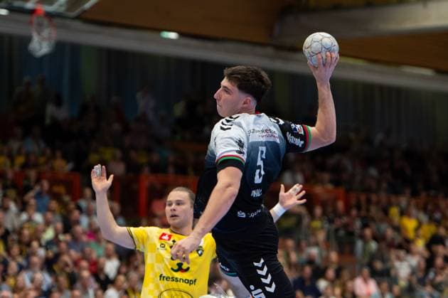 Wurf Valentin Willner (TUSEM Essen,No.05) DEU, Düsseldorf Krefeld, 20.09.2025 Handball, 2. Bundesliga, Saison 2025 2026, 4. Spieltag, HSG Krefeld - TUSEM Essen