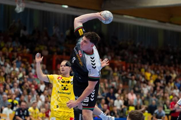 Wurf Valentin Willner (TUSEM Essen,No.05) DEU, Düsseldorf Krefeld, 20.09.2025 Handball, 2. Bundesliga, Saison 2025 2026, 4. Spieltag, HSG Krefeld - TUSEM Essen