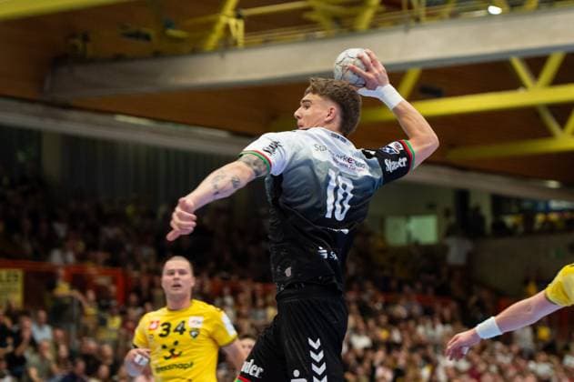 Wurf Finn Wolfram (TUSEM Essen,No.10) DEU, Düsseldorf Krefeld, 20.09.2025 Handball, 2. Bundesliga, Saison 2025 2026, 4. Spieltag, HSG Krefeld - TUSEM Essen