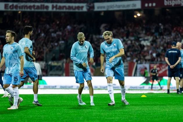 Fussball, Saison 2025 2026, 2. Bundesliga, Max Morlock Stadion, 6. Spieltag, 1. FC Nürnberg - VfL Bochum, 20.09.2025 20.09.2025, Fussball, Saison 2025 2026, 2. Bundesliga, Max Morlock Stadion, 6. Spieltag, 1. FC Nürnberg - VfL Bochum, warm up, aufwärmen 3 Philipp Strompf (VfL Bochum) Foto: Lucca Fundel Nürnberg Max Morlock Stadion Bayern Deutschland