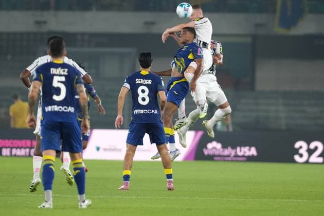 Hellas Verona FC v Juventus FC - Serie A Amin Sarr of Hellas Verona FC participates in the soccer match between Hellas Verona FC and Juventus FC, MD4 of Serie A Enilive Italian soccer championship 2025 2026 at Marcantonio Bentegodi Stadium in Verona, Italy, on September 20, 2025. Verona Italy Italy  Copyright: xRobertoxTommasinix originalFilename:tommasini-hellasve250920_np4Ox.jpg