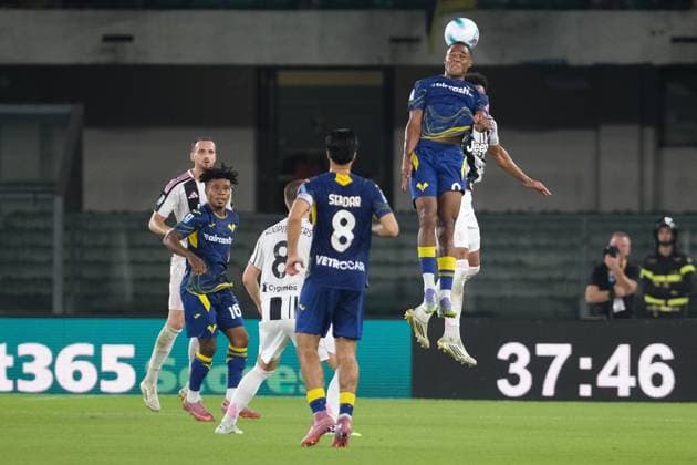 Hellas Verona FC v Juventus FC - Serie A Amin Sarr of Hellas Verona FC hits the ball during the soccer match between Hellas Verona FC and Juventus FC, MD4 of the Serie A Enilive Italian soccer championship 2025 2026 at Marcantonio Bentegodi Stadium in Verona, Italy, on September 20, 2025. Verona Italy Italy  Copyright: xRobertoxTommasinix originalFilename:tommasini-hellasve250920_npyTL.jpg