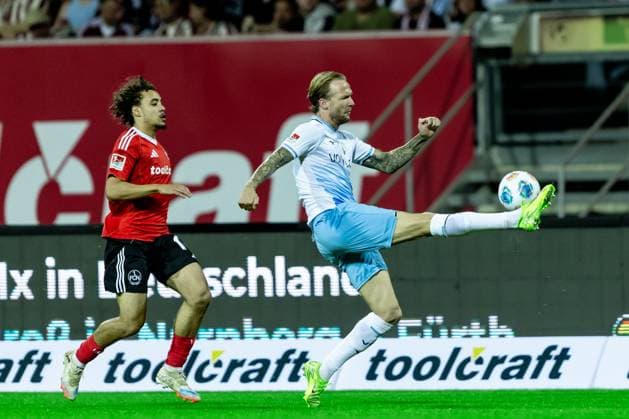 Fussball, Saison 2025 2026, 2. Bundesliga, Max Morlock Stadion, 6. Spieltag, 1. FC Nürnberg - VfL Bochum, 20.09.2025 20.09.2025, Fussball, Saison 2025 2026, 2. Bundesliga, Max Morlock Stadion, 6. Spieltag, 1. FC Nürnberg - VfL Bochum, v.l. 18 Rafael Lubach (1. FC Nürnberg), 7 Kevin Vogt (VfL Bochum) Foto: Lucca Fundel Nürnberg Max Morlock Stadion Bayern Deutschland