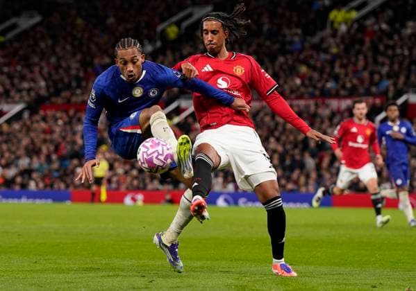 Manchester, England, 20th September 2025. Joao Pedro of Chelsea (L) is challenged by Leny Yoro of Manchester United, ManU during the Manchester United vs Chelsea Premier League match at Old Trafford, Manchester. Picture credit should read: Andrew Yates Sportimage EDITORIAL USE ONLY. No use with unauthorised audio, video, data, fixture lists, club league logos or live services. Online in-match use limited to 120 images, no video emulation. No use in betting, games or single club league player publications. SPI_034_AY_MAN_UTD_CHELSEA SPI-4149-0034