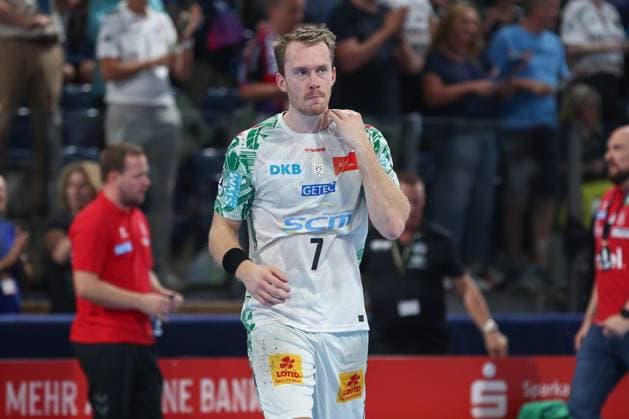 20.09.2025, xgox, Handball - Daikin HBL, HC Erlangen - SC Magdeburg emspor, v.l. Felix Claar (Magdeburg, 7) enttaeuscht, schaut enttaeuscht, niedergeschlagen, disappointed Nuernberg
