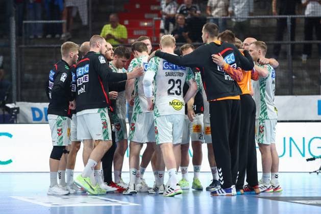 20.09.2025, xgox, Handball - Daikin HBL, HC Erlangen - SC Magdeburg emspor, v.l. Magdeburg enttaeuscht, schaut enttaeuscht, niedergeschlagen, disappointed Nuernberg