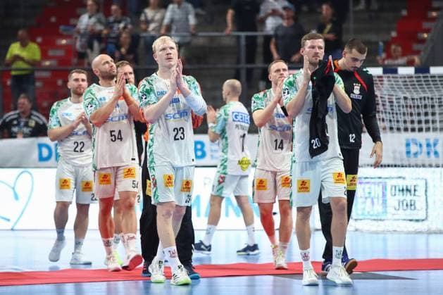 20.09.2025, xgox, Handball - Daikin HBL, HC Erlangen - SC Magdeburg emspor, v.l. Magdeburg enttaeuscht, schaut enttaeuscht, niedergeschlagen, disappointed Nuernberg