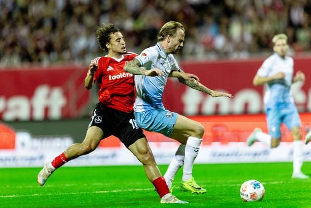 Fussball, Saison 2025 2026, 2. Bundesliga, Max Morlock Stadion, 6. Spieltag, 1. FC Nürnberg - VfL Bochum, 20.09.2025 20.09.2025, Fussball, Saison 2025 2026, 2. Bundesliga, Max Morlock Stadion, 6. Spieltag, 1. FC Nürnberg - VfL Bochum, v.l. 18 Rafael Lubach (1. FC Nürnberg), 7 Kevin Vogt (VfL Bochum) Foto: Lucca Fundel Nürnberg Max Morlock Stadion Bayern Deutschland