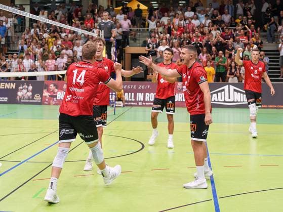 Die Mannschaft feiert den Siegpunkt durch 3:0 (TV Rottenburg) , TV Rottenburg vs. L.E. Volleys, Volleyball, 2.Bundesliga Sued, 1.Spieltag, 2025 2026, 20.09.2025, TV Rottenburg vs. L.E. Volleys, Volleyball, 2.Bundesliga Sued, 1.Spieltag, 2025 2026, 20.09.2025 Rottenburg am Neckar Copyright: xEibner-Pressefoto DanielexLaxRocx EP_DLO